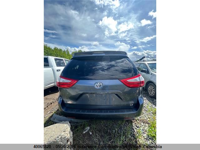 40065828 :رقم المزاد ، 5TDKK3DC8FS614549 vin ، 2015 Toyota Sienna Le مزاد بيع