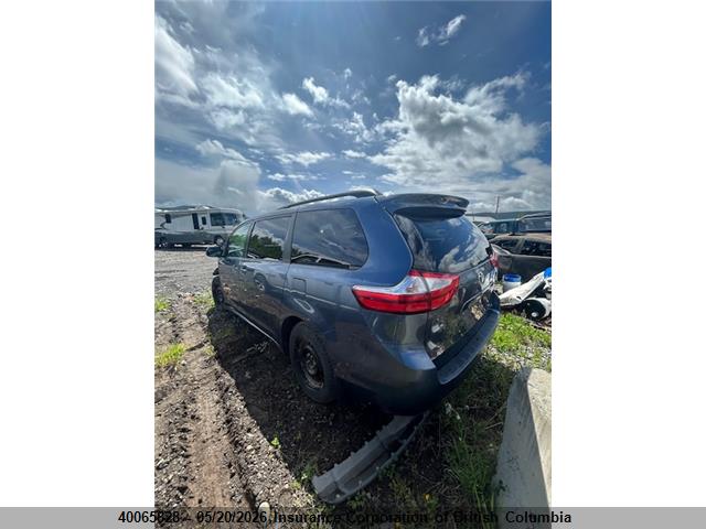 40065828 :رقم المزاد ، 5TDKK3DC8FS614549 vin ، 2015 Toyota Sienna Le مزاد بيع