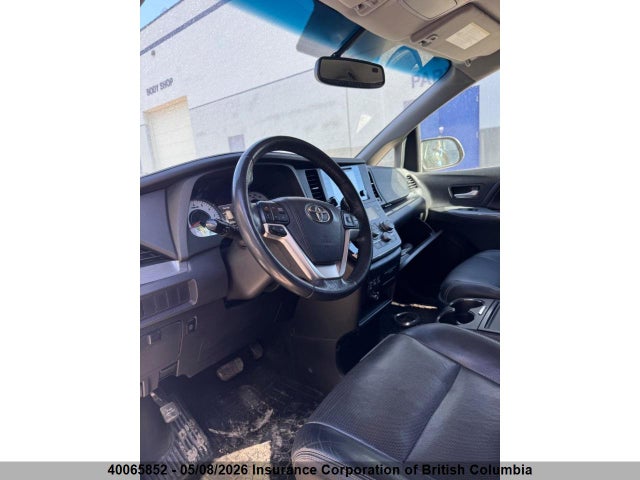 2015 Toyota Sienna Se 8 Passenger მანქანა იყიდება აუქციონზე, vin: 5TDXK3DC6FS558116, აუქციონის ნომერი: 40065852