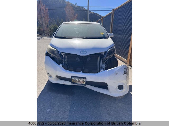 2015 Toyota Sienna Se 8 Passenger მანქანა იყიდება აუქციონზე, vin: 5TDXK3DC6FS558116, აუქციონის ნომერი: 40065852