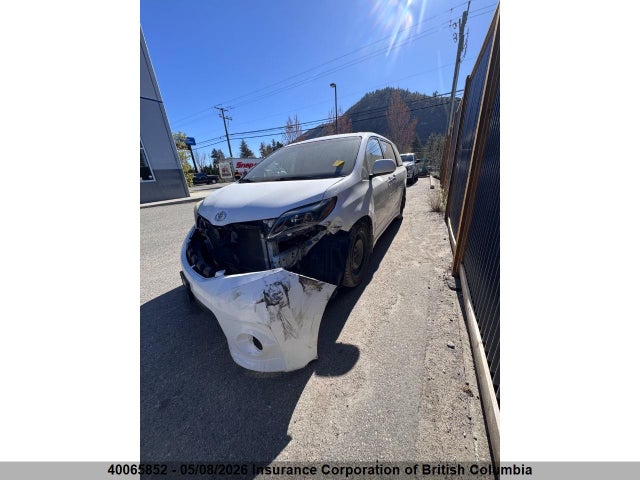 2015 Toyota Sienna Se 8 Passenger მანქანა იყიდება აუქციონზე, vin: 5TDXK3DC6FS558116, აუქციონის ნომერი: 40065852