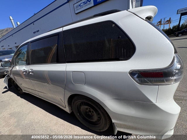 2015 Toyota Sienna Se 8 Passenger მანქანა იყიდება აუქციონზე, vin: 5TDXK3DC6FS558116, აუქციონის ნომერი: 40065852