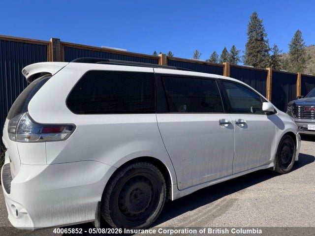 2015 Toyota Sienna Se 8 Passenger მანქანა იყიდება აუქციონზე, vin: 5TDXK3DC6FS558116, აუქციონის ნომერი: 40065852