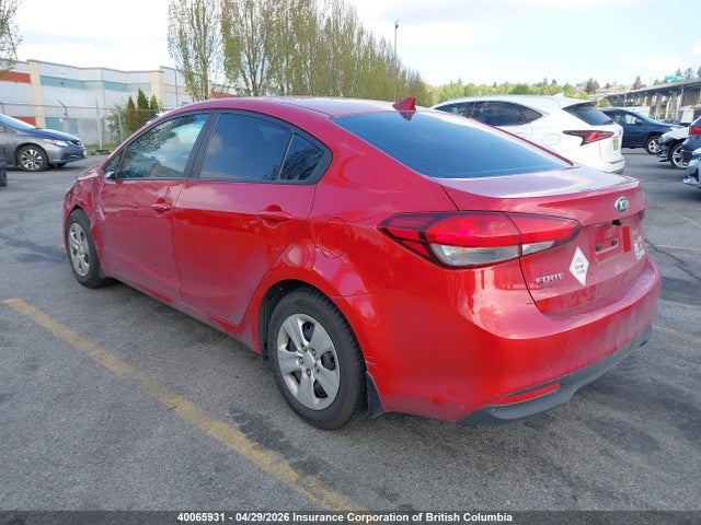2017 Kia Forte მანქანა იყიდება აუქციონზე, vin: 3KPFK4A72HE105262, აუქციონის ნომერი: 40065931