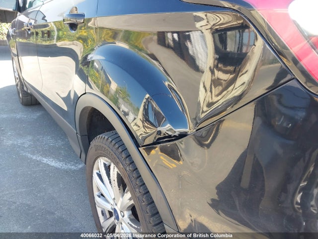 40066032 :رقم المزاد ، 1FMCU9J96HUD88063 vin ، 2017 Ford Escape Titanium مزاد بيع