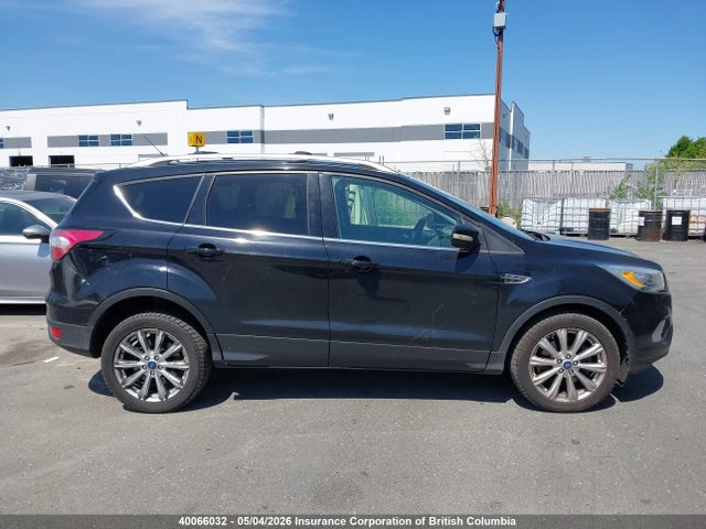 40066032 :رقم المزاد ، 1FMCU9J96HUD88063 vin ، 2017 Ford Escape Titanium مزاد بيع