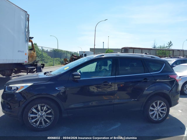 40066032 :رقم المزاد ، 1FMCU9J96HUD88063 vin ، 2017 Ford Escape Titanium مزاد بيع