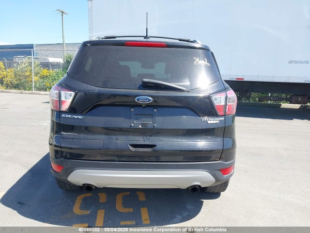 40066032 :رقم المزاد ، 1FMCU9J96HUD88063 vin ، 2017 Ford Escape Titanium مزاد بيع