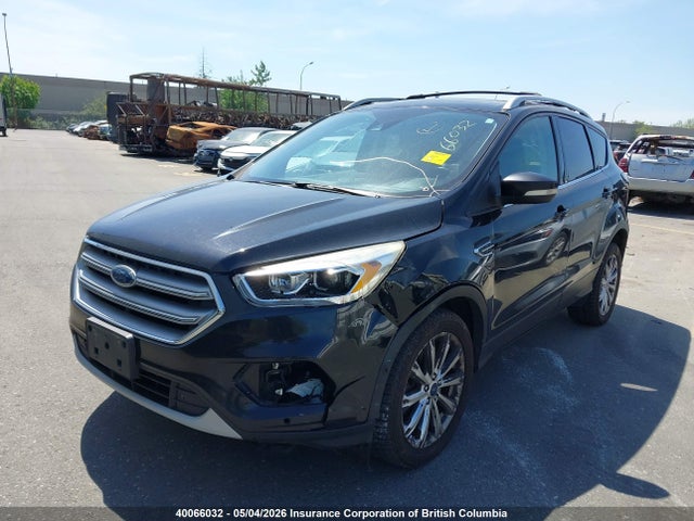 40066032 :رقم المزاد ، 1FMCU9J96HUD88063 vin ، 2017 Ford Escape Titanium مزاد بيع