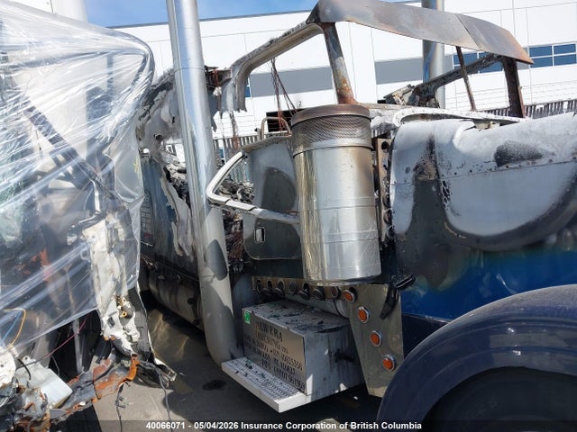 40066071 :رقم المزاد ، 1XP5DB9X04D824812 vin ، 2004 Peterbilt 379 مزاد بيع