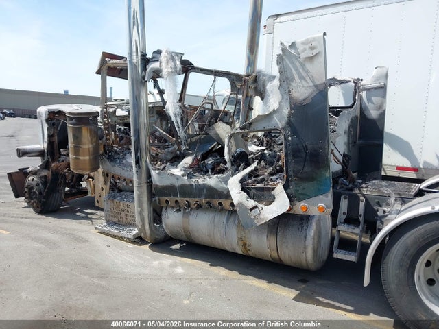 40066071 :رقم المزاد ، 1XP5DB9X04D824812 vin ، 2004 Peterbilt 379 مزاد بيع
