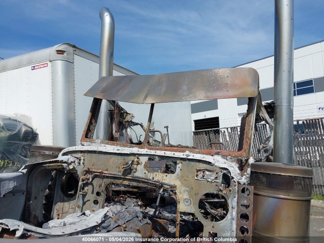 40066071 :رقم المزاد ، 1XP5DB9X04D824812 vin ، 2004 Peterbilt 379 مزاد بيع