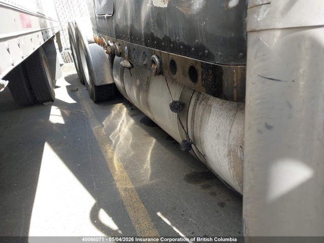 40066071 :رقم المزاد ، 1XP5DB9X04D824812 vin ، 2004 Peterbilt 379 مزاد بيع