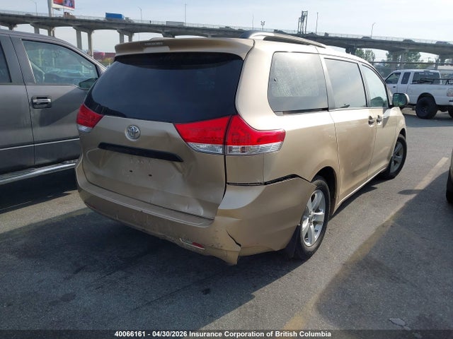 40066161 :رقم المزاد ، 5TDZK3DC8BS123424 vin ، 2011 Toyota Sienna مزاد بيع