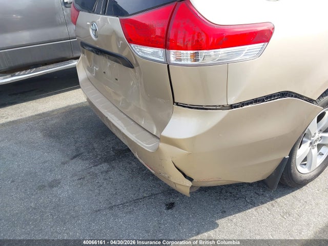 40066161 :رقم المزاد ، 5TDZK3DC8BS123424 vin ، 2011 Toyota Sienna مزاد بيع