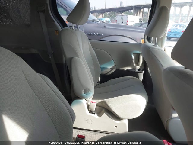 40066161 :رقم المزاد ، 5TDZK3DC8BS123424 vin ، 2011 Toyota Sienna مزاد بيع