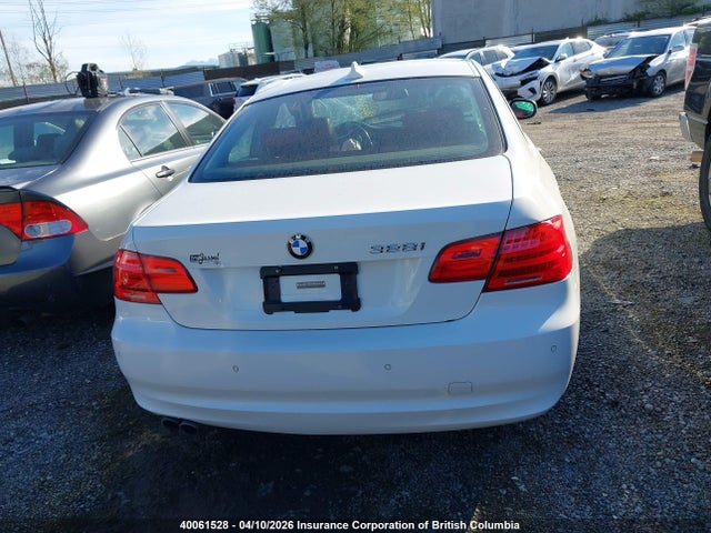 2011 Bmw 328 Xi მანქანა იყიდება აუქციონზე, vin: WBAKF3C54BE442606, აუქციონის ნომერი: 40061528