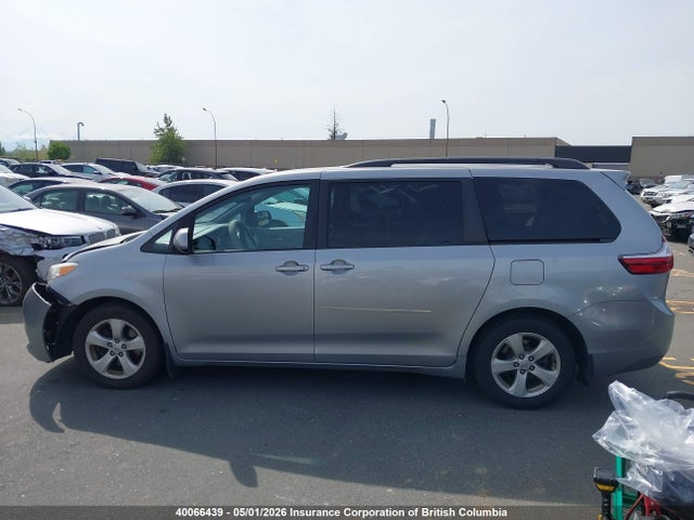 2015 Toyota Sienna Le 8 Passenger მანქანა იყიდება აუქციონზე, vin: 5TDKK3DC7FS685662, აუქციონის ნომერი: 40066439
