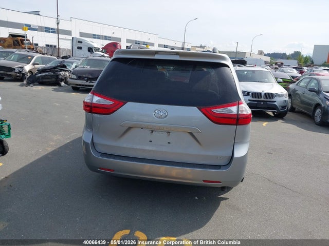2015 Toyota Sienna Le 8 Passenger მანქანა იყიდება აუქციონზე, vin: 5TDKK3DC7FS685662, აუქციონის ნომერი: 40066439