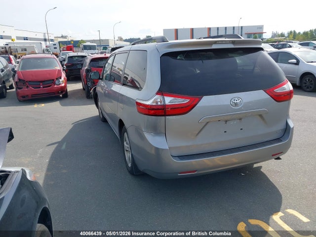 2015 Toyota Sienna Le 8 Passenger მანქანა იყიდება აუქციონზე, vin: 5TDKK3DC7FS685662, აუქციონის ნომერი: 40066439