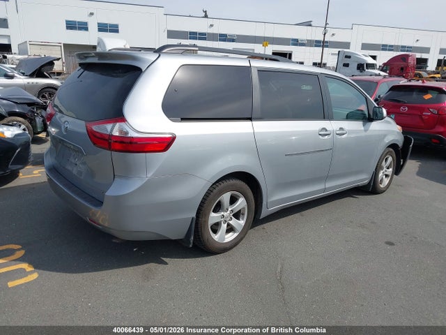 2015 Toyota Sienna Le 8 Passenger მანქანა იყიდება აუქციონზე, vin: 5TDKK3DC7FS685662, აუქციონის ნომერი: 40066439