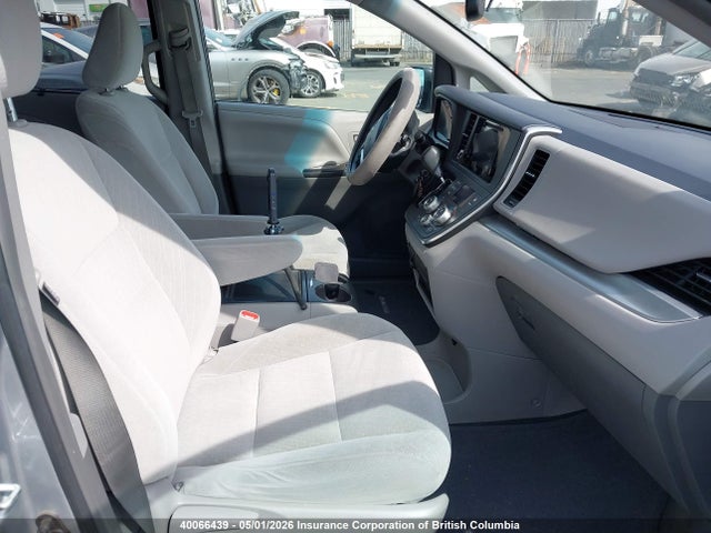 2015 Toyota Sienna Le 8 Passenger მანქანა იყიდება აუქციონზე, vin: 5TDKK3DC7FS685662, აუქციონის ნომერი: 40066439
