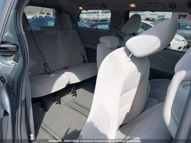 2015 Toyota Sienna Le 8 Passenger მანქანა იყიდება აუქციონზე, vin: 5TDKK3DC7FS685662, აუქციონის ნომერი: 40066439