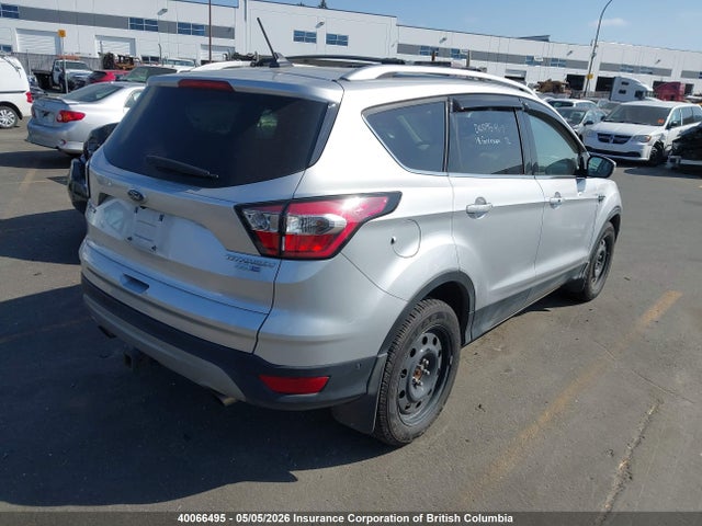1FMCU9J94JUA13942 Ford Escape Titanium