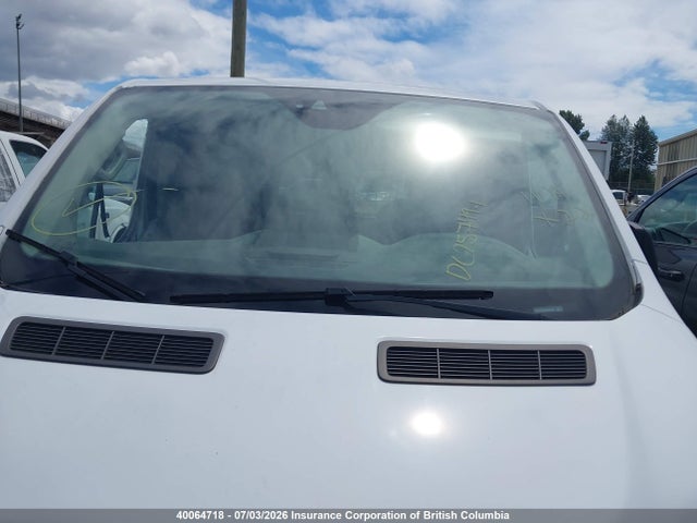 40064718 :رقم المزاد ، 1FTYE1YM0FKA98185 vin ، 2015 Ford Transit T-150 مزاد بيع