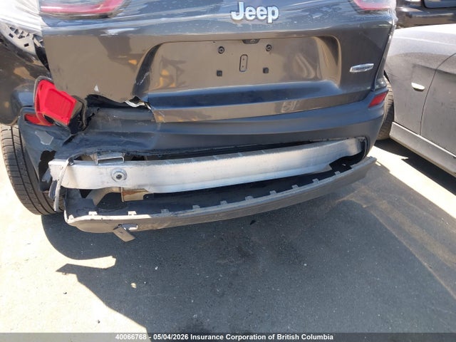 1C4PJLCB1KD216221 Jeep Cherokee Latitude