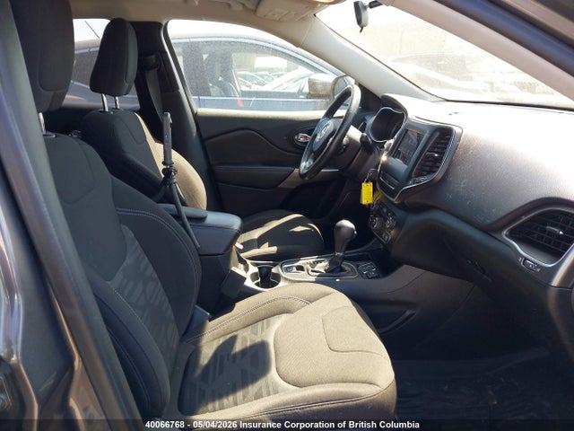 1C4PJLCB1KD216221 Jeep Cherokee Latitude