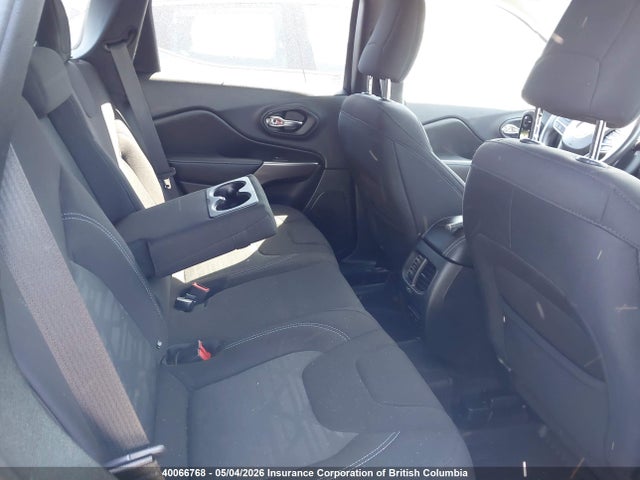 1C4PJLCB1KD216221 Jeep Cherokee Latitude