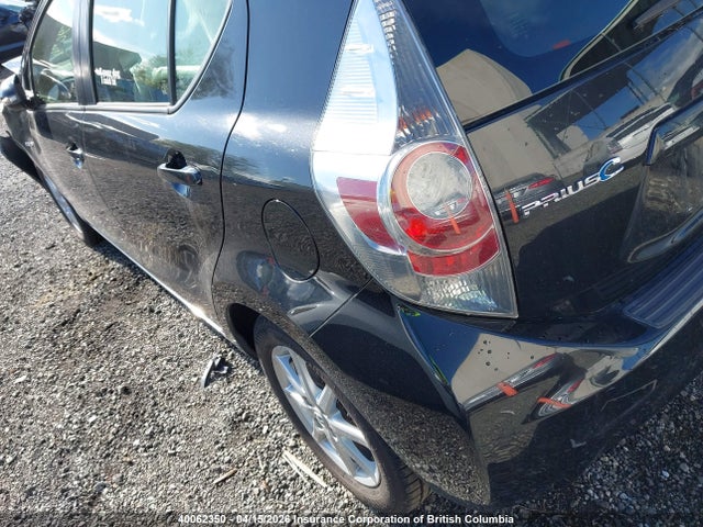 40062350 :رقم المزاد ، JTDKDTB38D1038422 vin ، 2013 Toyota Prius C مزاد بيع