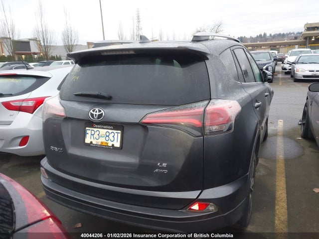 40044206 :رقم المزاد ، 2T3BFREV9JW727618 vin ، 2018 Toyota Rav4 Le مزاد بيع