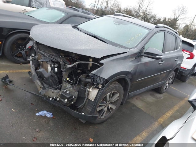 40044206 :رقم المزاد ، 2T3BFREV9JW727618 vin ، 2018 Toyota Rav4 Le مزاد بيع