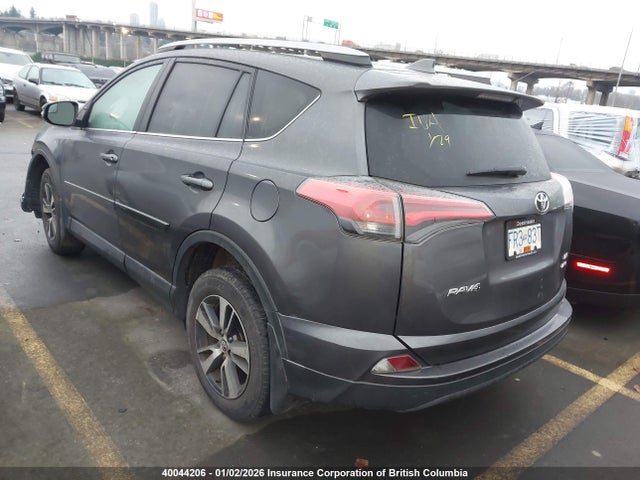 40044206 :رقم المزاد ، 2T3BFREV9JW727618 vin ، 2018 Toyota Rav4 Le مزاد بيع