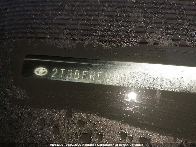 40044206 :رقم المزاد ، 2T3BFREV9JW727618 vin ، 2018 Toyota Rav4 Le مزاد بيع