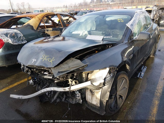 40047126 :رقم المزاد ، LRW3E7FA1RC263114 vin ، 2024 Tesla Model 3 مزاد بيع