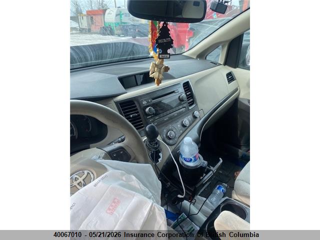 2011 Toyota Sienna Le მანქანა იყიდება აუქციონზე, vin: 5TDKK3DC0BS057064, აუქციონის ნომერი: 40067010