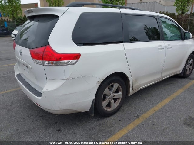 2011 Toyota Sienna Le მანქანა იყიდება აუქციონზე, vin: 5TDKK3DC9BS105192, აუქციონის ნომერი: 40067021