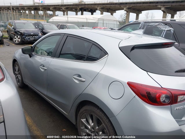 3MZBN1M32JM174085 Mazda 3 Grand Touring