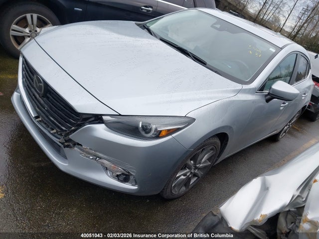 3MZBN1M32JM174085 Mazda 3 Grand Touring