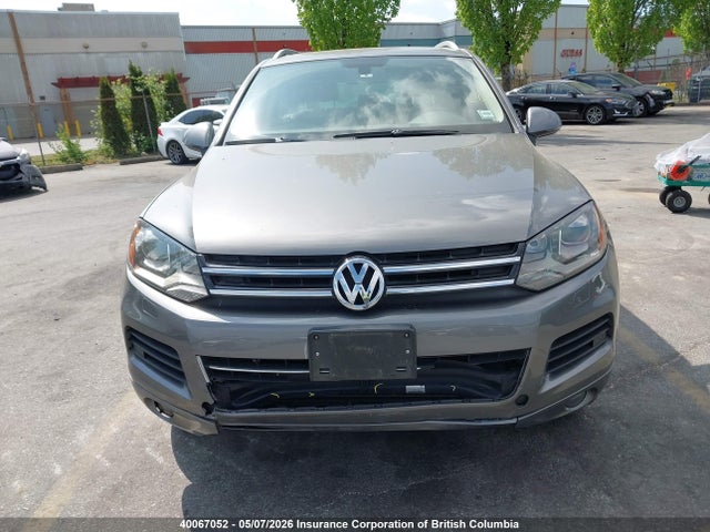 2011 Volkswagen Touareg V6 მანქანა იყიდება აუქციონზე, vin: WVGFF9BP3BD006390, აუქციონის ნომერი: 40067052