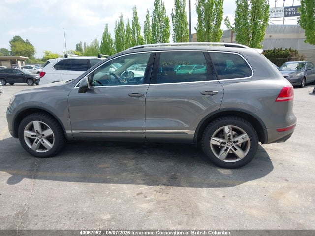 2011 Volkswagen Touareg V6 მანქანა იყიდება აუქციონზე, vin: WVGFF9BP3BD006390, აუქციონის ნომერი: 40067052