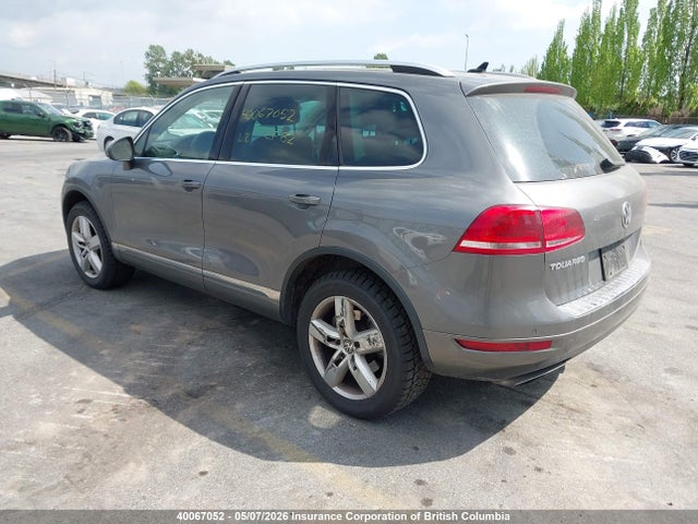 2011 Volkswagen Touareg V6 მანქანა იყიდება აუქციონზე, vin: WVGFF9BP3BD006390, აუქციონის ნომერი: 40067052