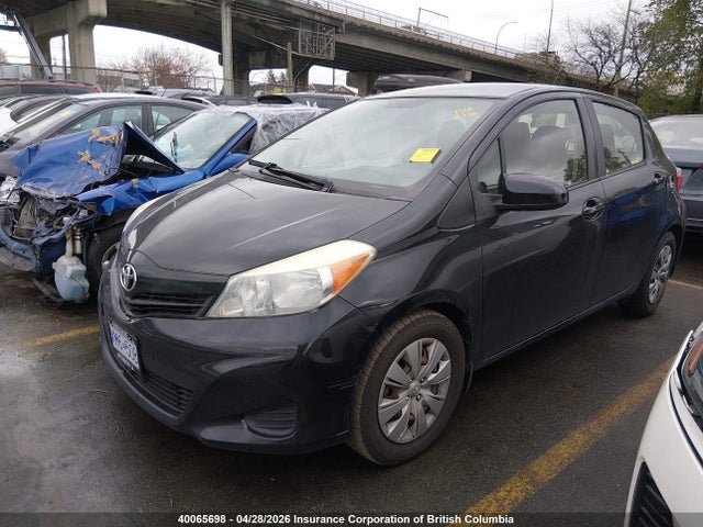 40065698 :رقم المزاد ، JTDKTUD39CD523722 vin ، 2012 Toyota Yaris مزاد بيع
