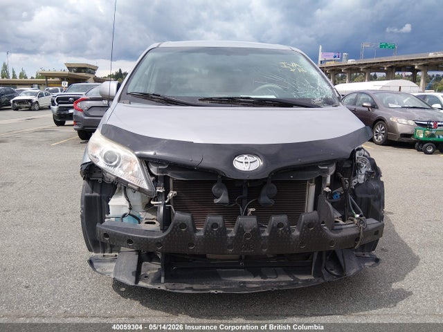 40059304 :رقم المزاد ، 5TDZK3DC5DS315709 vin ، 2013 Toyota Sienna V6 7 Passenger مزاد بيع