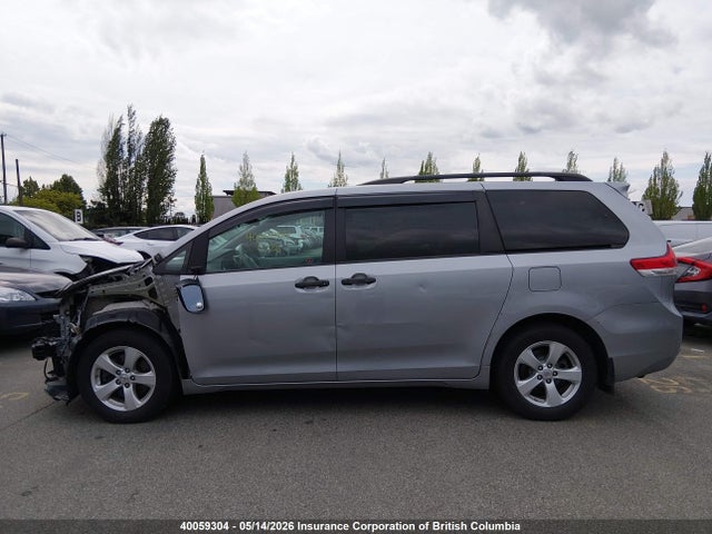 40059304 :رقم المزاد ، 5TDZK3DC5DS315709 vin ، 2013 Toyota Sienna V6 7 Passenger مزاد بيع