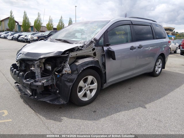40059304 :رقم المزاد ، 5TDZK3DC5DS315709 vin ، 2013 Toyota Sienna V6 7 Passenger مزاد بيع