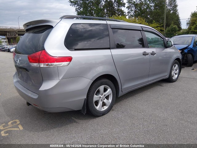 40059304 :رقم المزاد ، 5TDZK3DC5DS315709 vin ، 2013 Toyota Sienna V6 7 Passenger مزاد بيع